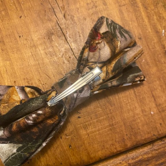 Kid's Camo Bowtie/Hairbow - Picture 3 of 3